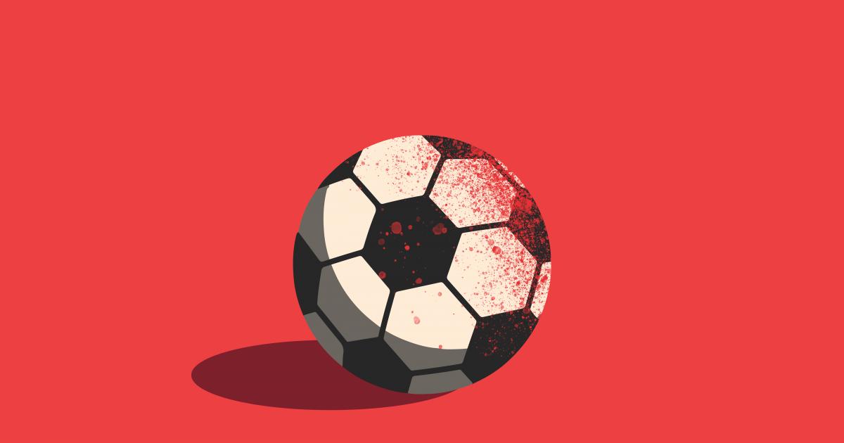 كرة القدم التي لا نعرفها جيدًا: التاريخ الدموي للساحرة المستديرة | المنصة